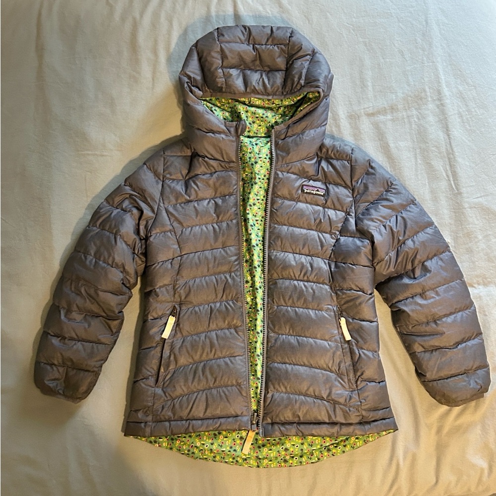 Patagonia girls reversible hooded down sweater SMALL (7-8)